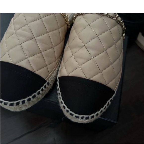 Quilted Women's Shoes with Black and Cream Designer Chanel - Picture 1 of 5